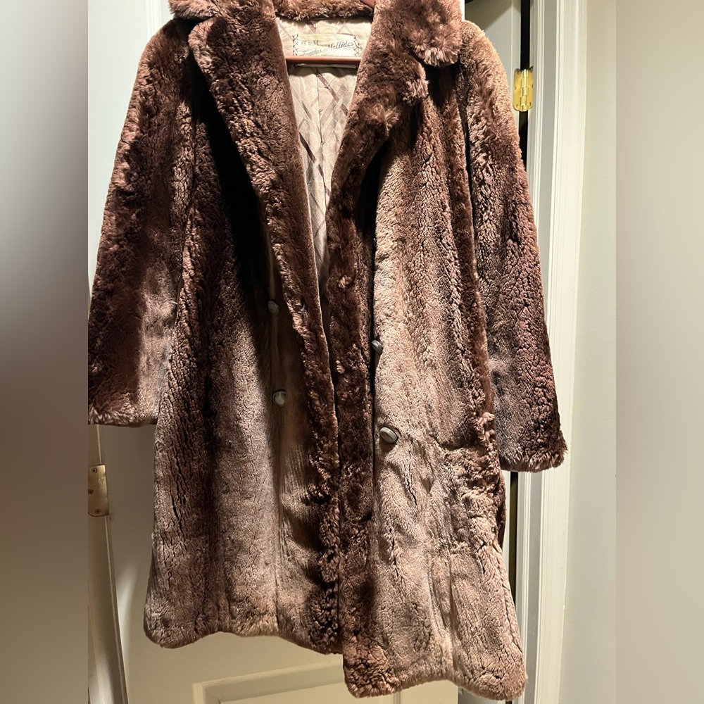 Authentic vintage fur coat- wears like a small, no size tag… GORGEOUS - Picture 6 of 7